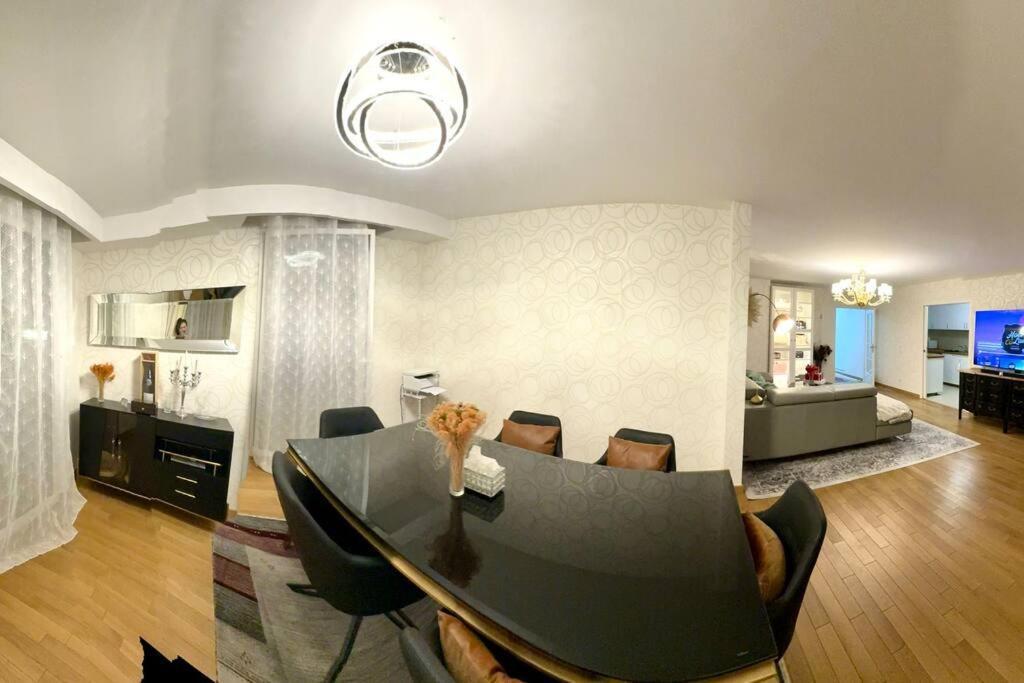 Luxury House Porte Versailles Eiffel Parigi
