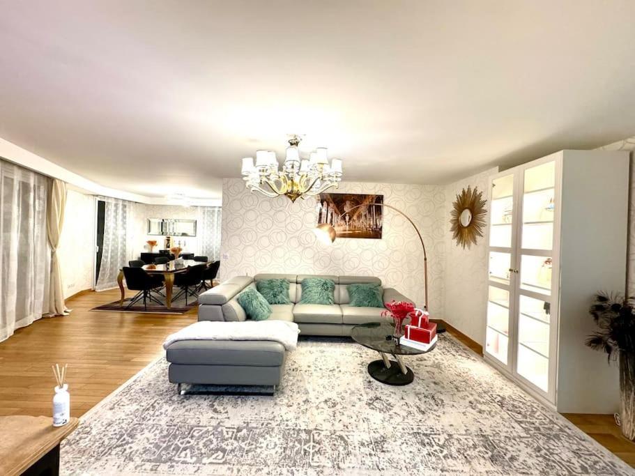 Apartment Luxury House Porte Versailles Eiffel Paris